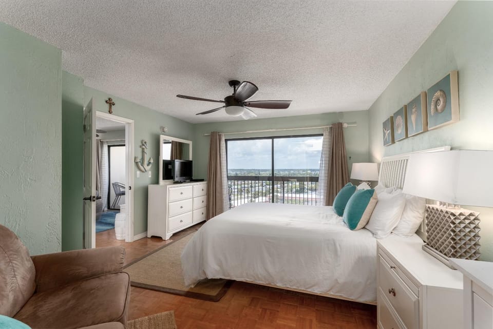 Beach views with top complex amenities and covered parking! House in Daytona Beach