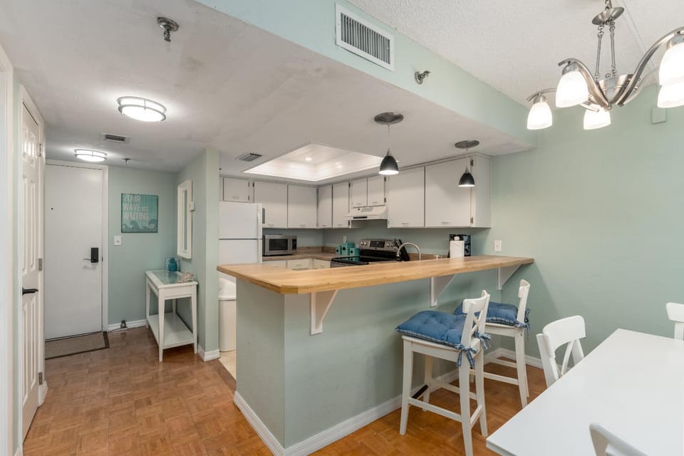 Beach views with top complex amenities and covered parking! House in Daytona Beach
