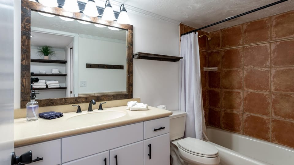 Shower, Toilet, Bathroom, Beach, Bath, towels