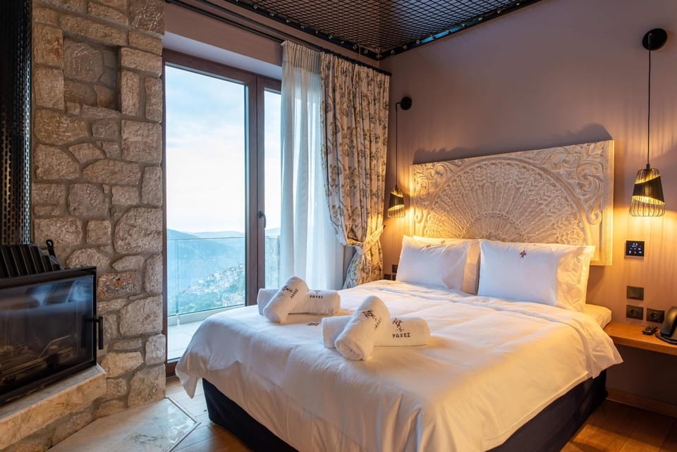 Bed, Natural landscape, Photo of the whole room