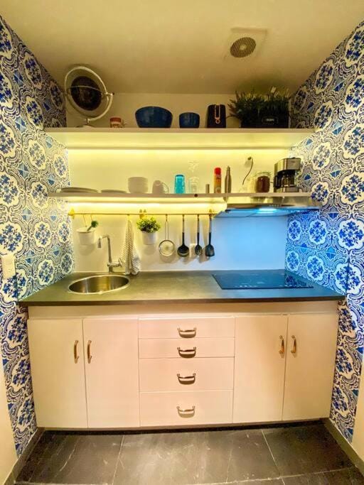Kitchen or kitchenette