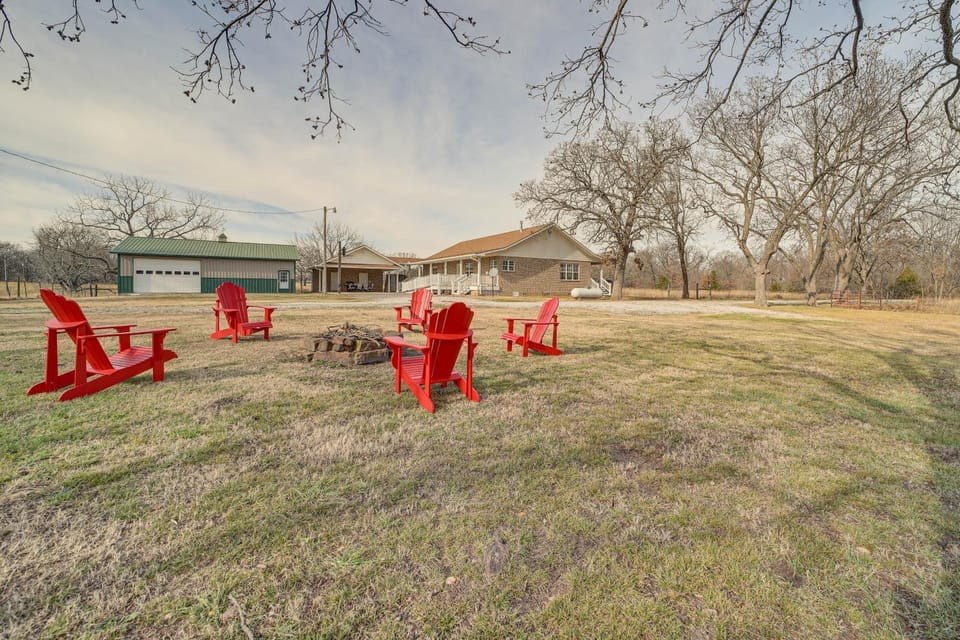 Game Room & Large Yard: Vinita Farmhouse! House in Ozark Mountains