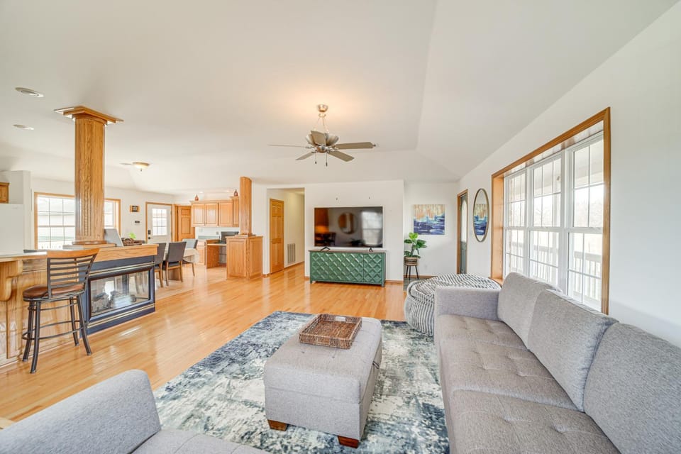 Game Room & Large Yard: Vinita Farmhouse! House in Ozark Mountains