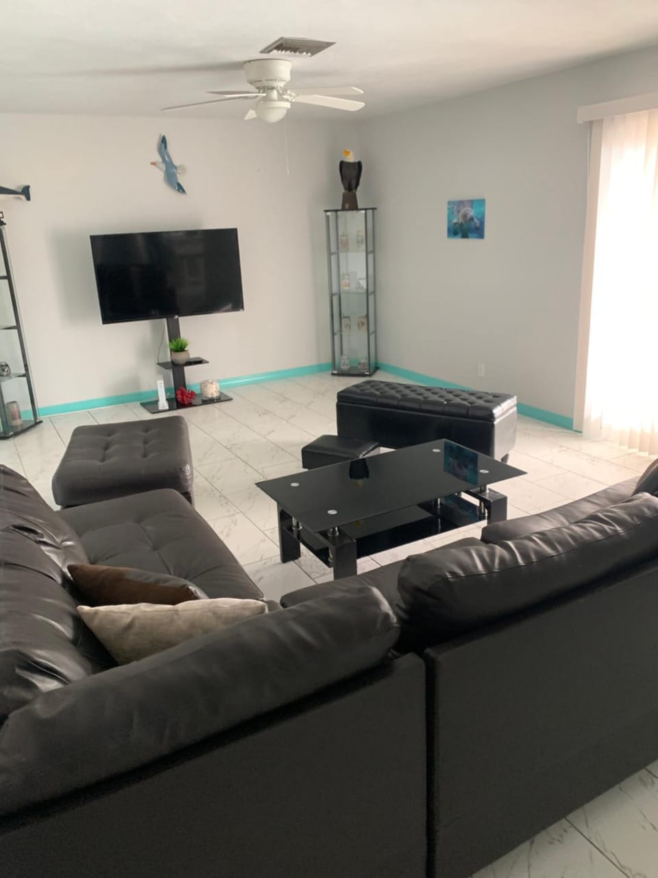 TV and multimedia, Living room, Seating area, Evening entertainment
