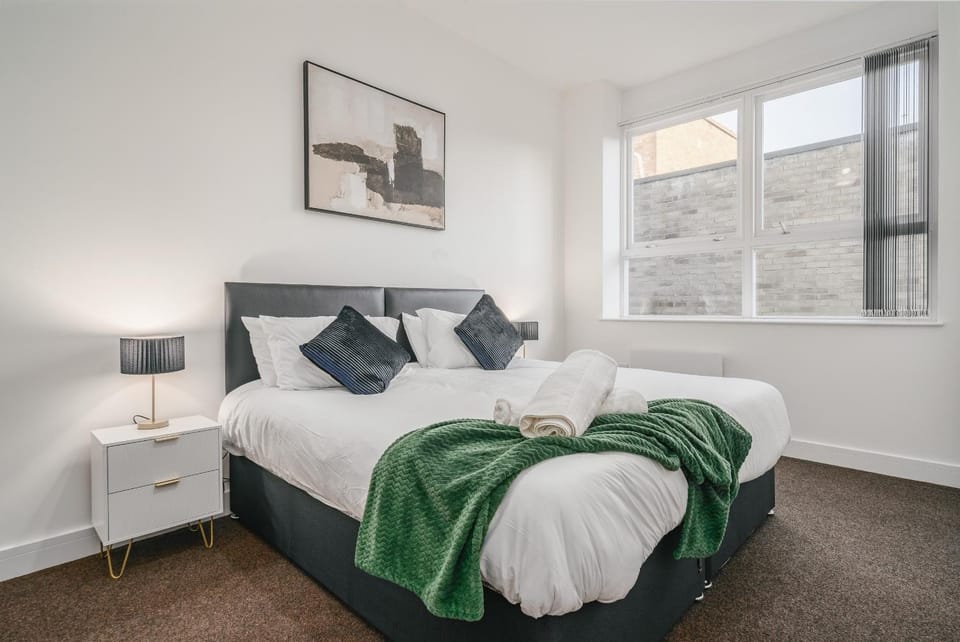 Bed, Bedroom, towels