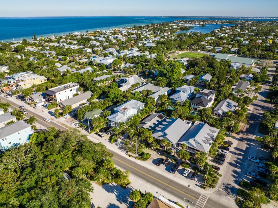 Buttonwood Cottage House in Anna Maria Island