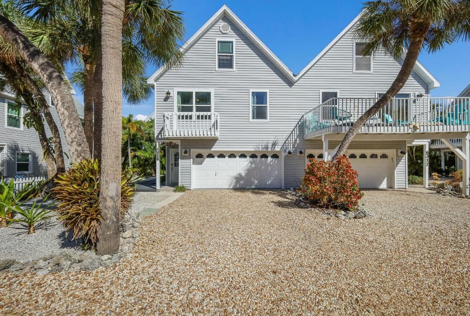 Two Sisters House in Holmes Beach