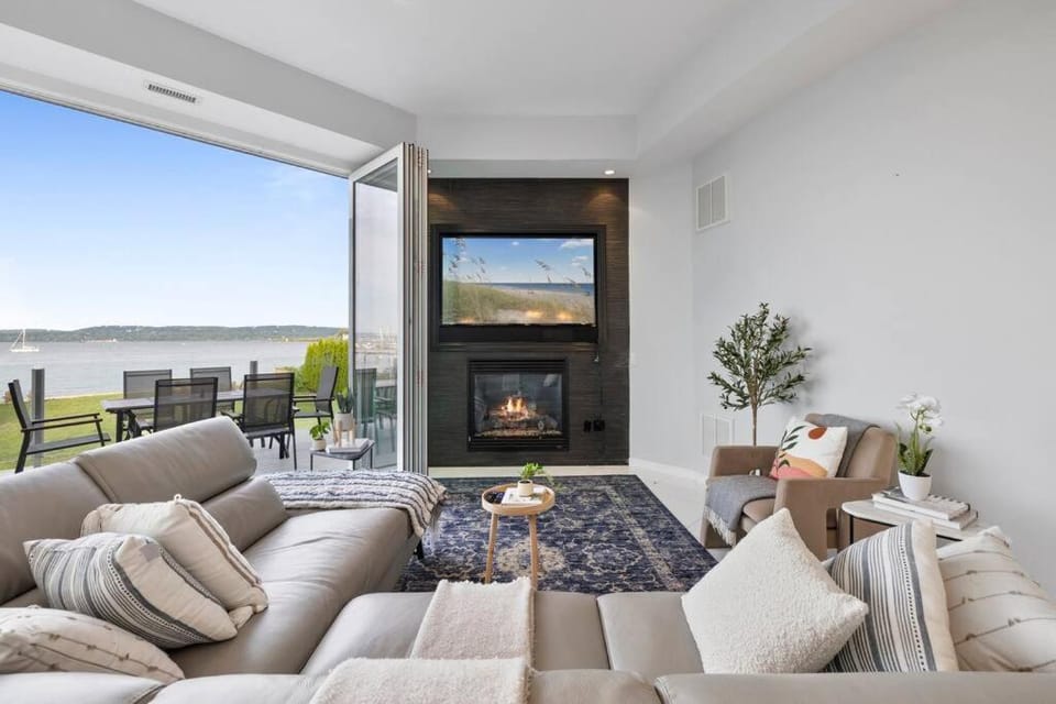 View (from property/room), Living room, River view