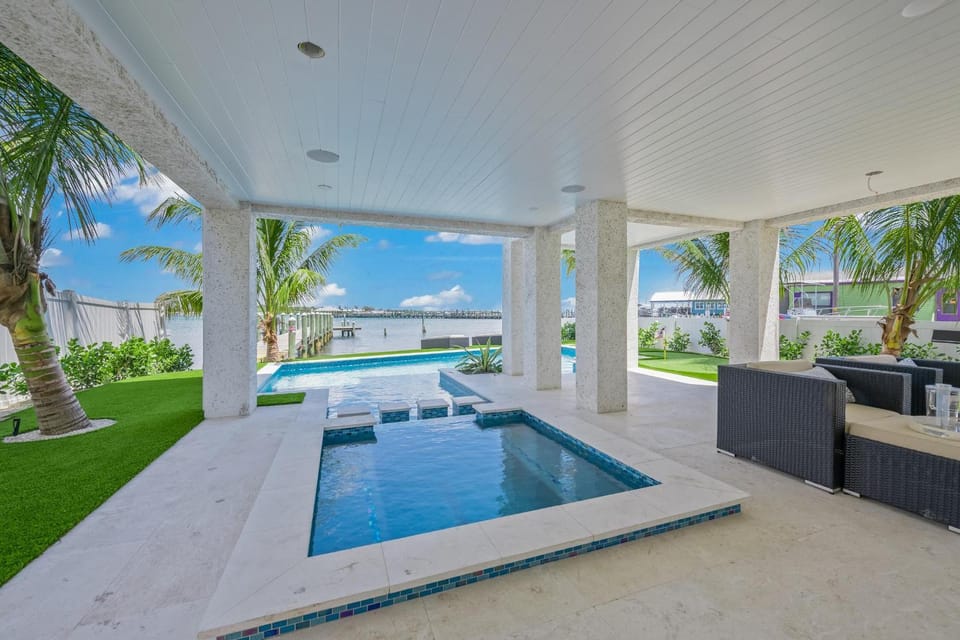 Bikinis and Bellinis House in Bradenton Beach