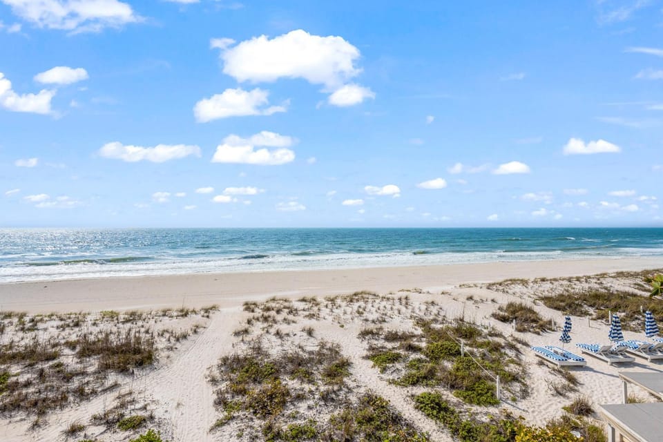 Beachfront Waves Apartment in Bradenton Beach