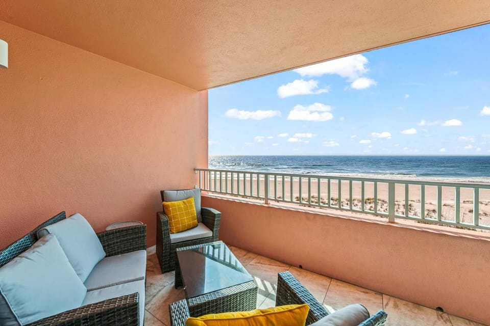 Beachfront Waves Apartment in Bradenton Beach