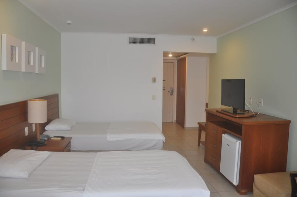 Bed, TV and multimedia, Photo of the whole room, Bedroom, hair dresser, air conditioner