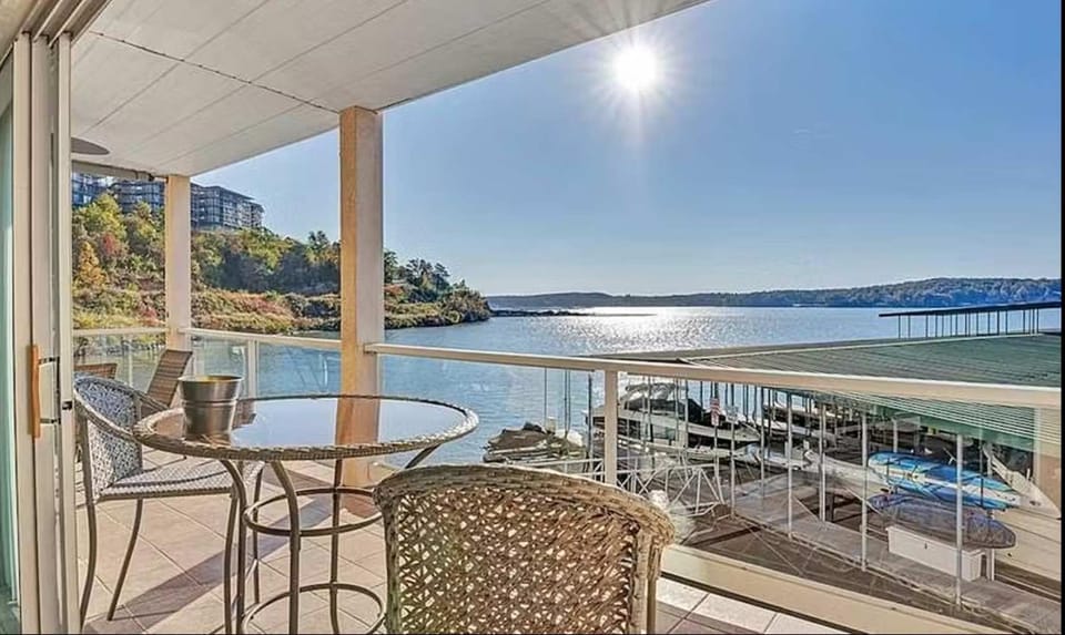 Waters Edge House in Lake of the Ozarks