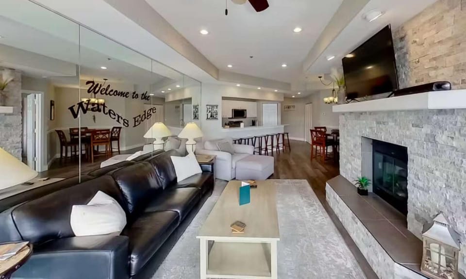 Waters Edge House in Lake of the Ozarks