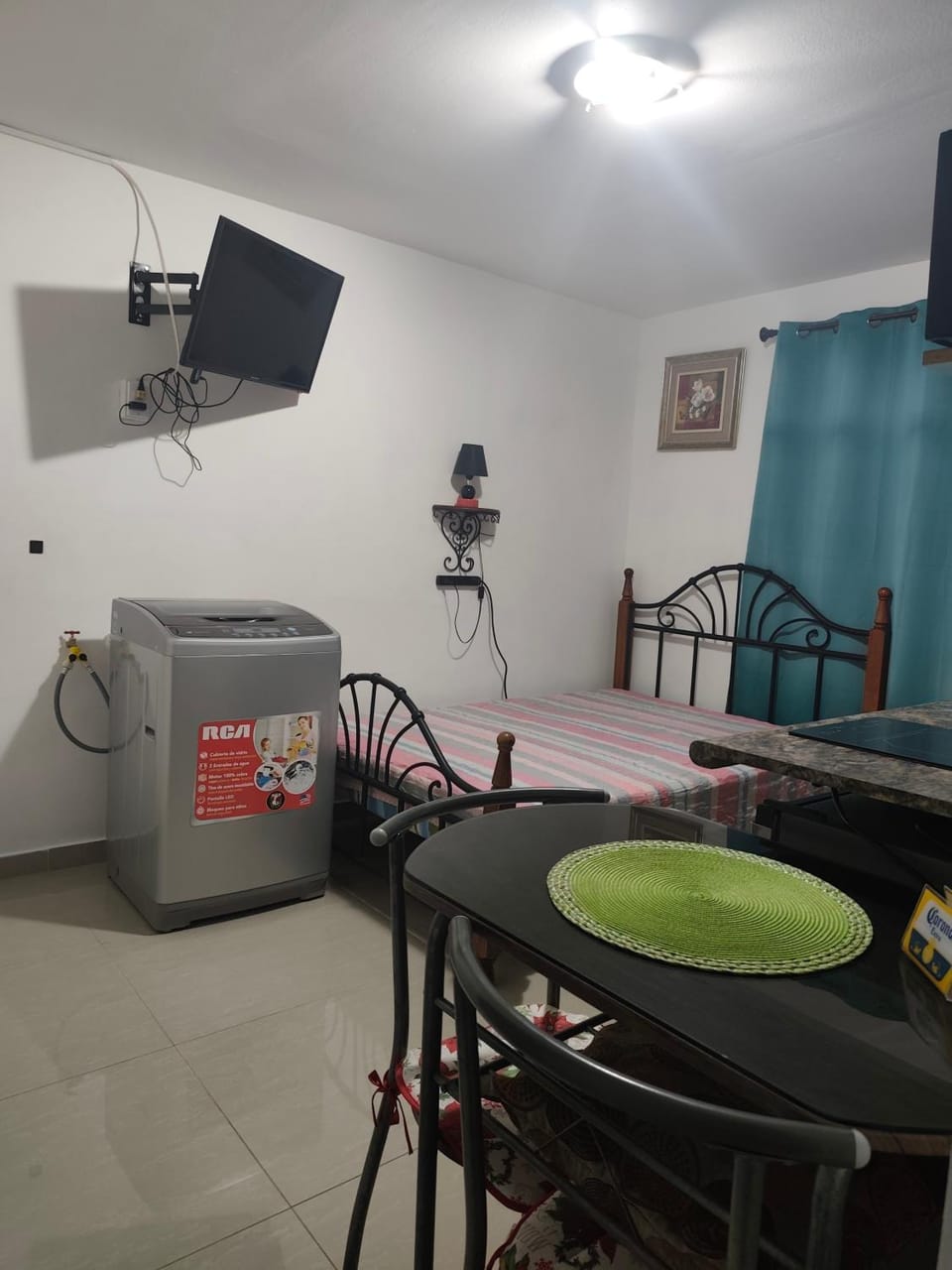 apartamentito tipo estudio AMUEBLADO tranquilo y acogedor cocina y baño privado independiente en CHANIS cerca de Costa del este Vacation rental in Panama City, Panama