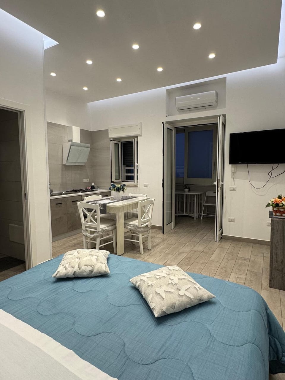 Kitchen or kitchenette, kitchen