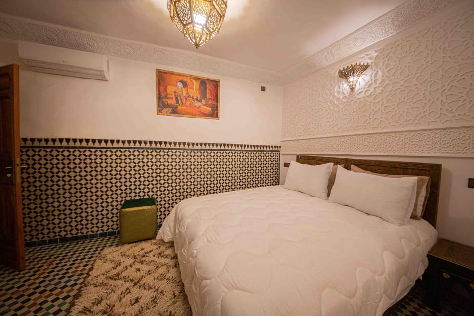 Bed, Bedroom, air conditioner