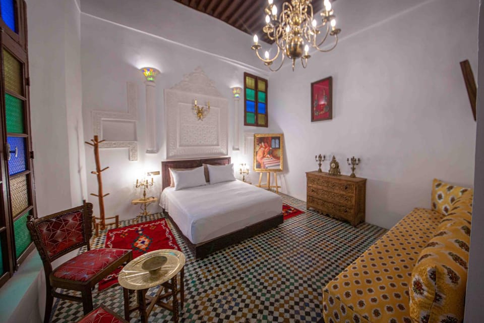 Bed, Seating area, Bedroom