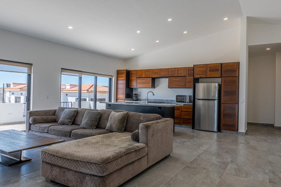Kitchen or kitchenette, Living room, Seating area, Dining area, minibar, stove