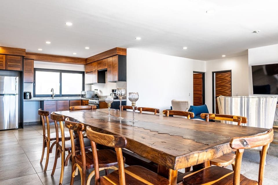 TV and multimedia, Kitchen or kitchenette, Living room, Seating area, Dining area, minibar