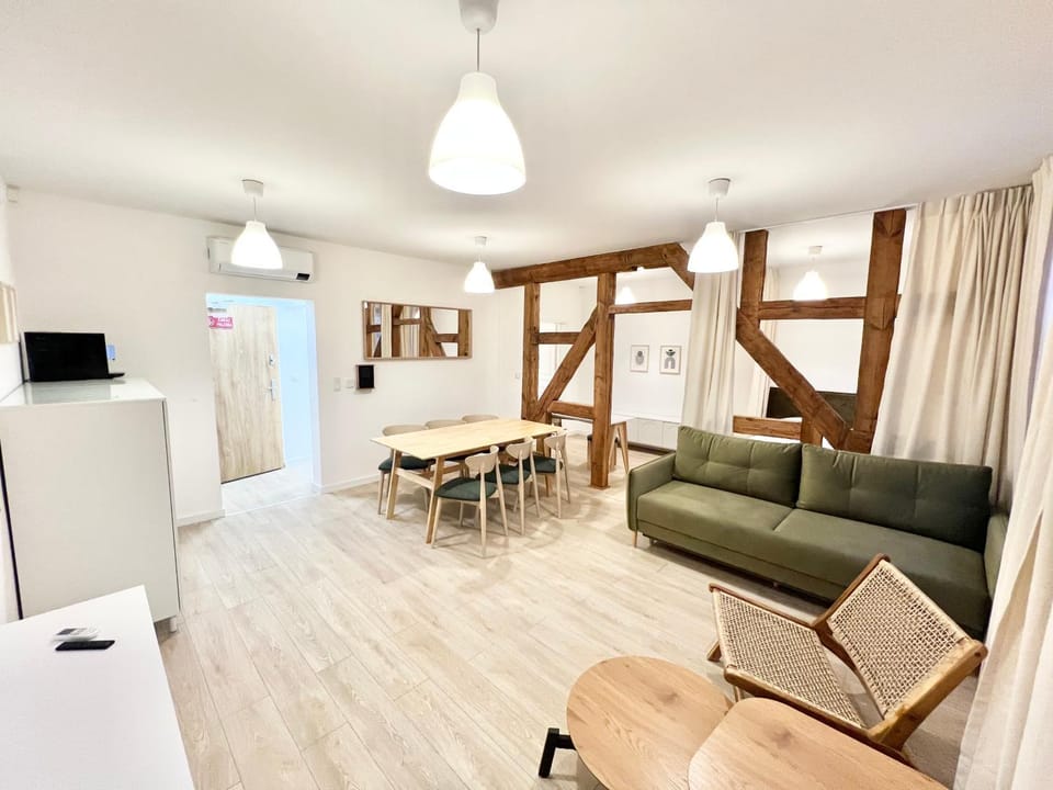 TV and multimedia, Living room, Seating area, Dining area, Evening entertainment