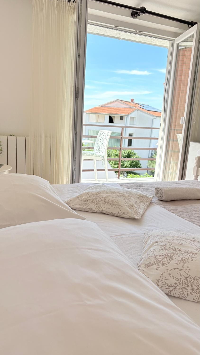 Bed, View (from property/room), Photo of the whole room, Bedroom