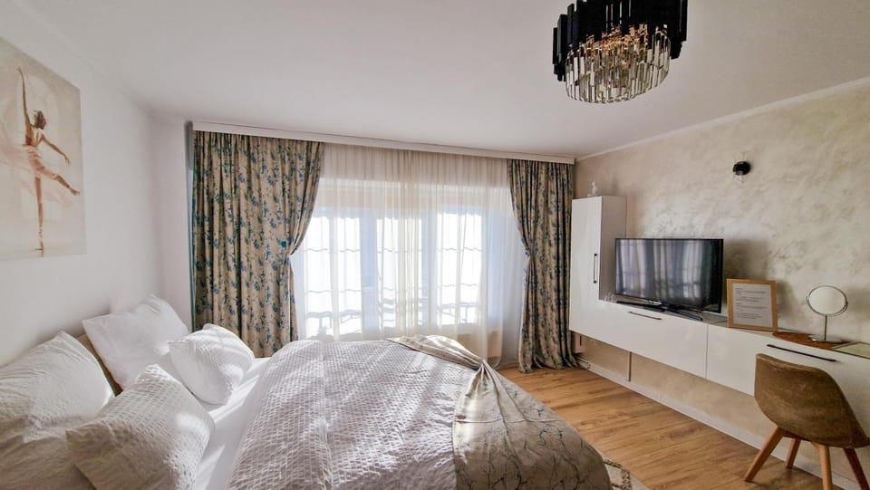 Bed, Photo of the whole room, Evening entertainment, Bedroom