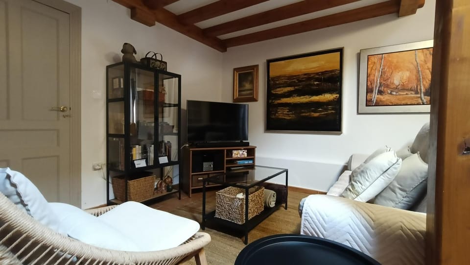 TV and multimedia, Living room, Seating area, Evening entertainment