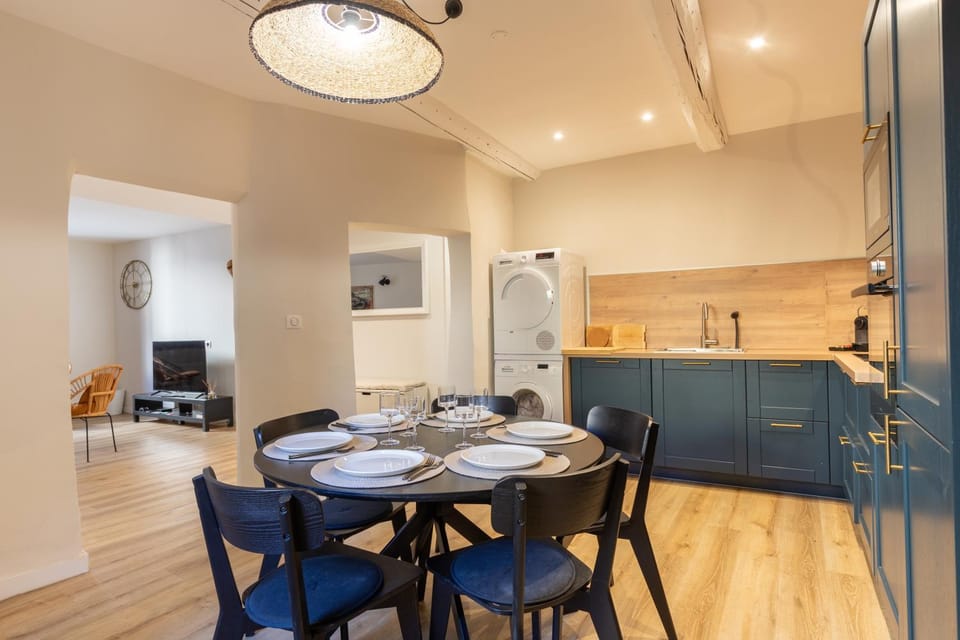 Dining area, minibar, pet friendly