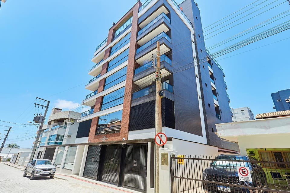 CÓD. 1129 - Apartamento com 01 quarto, vista mar com rooftop, e piscina Apartment in Bombinhas