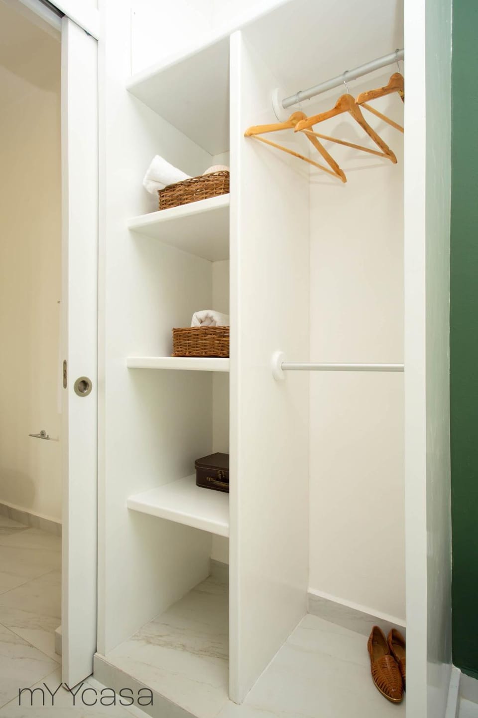 towels, wardrobe