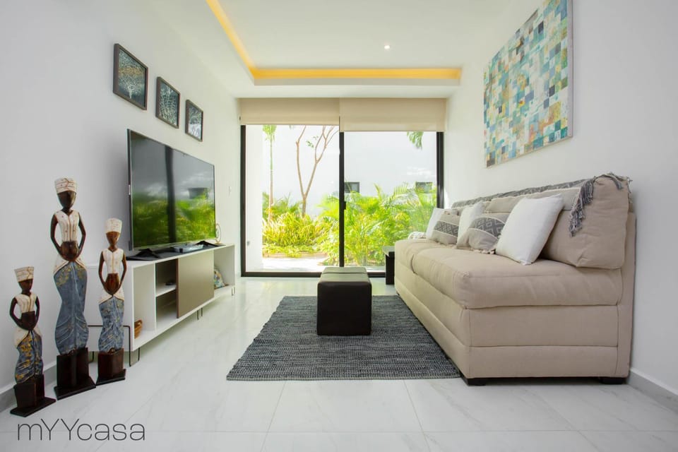 TV and multimedia, Living room, Seating area, Evening entertainment