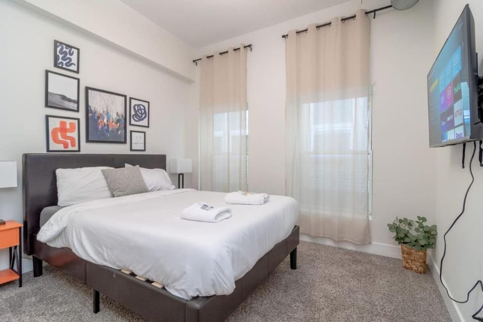 Spacious 3BR 420 Friendly Apartment Near McCormick Place, Lakefront and Soldier Field Apartment in South Loop
