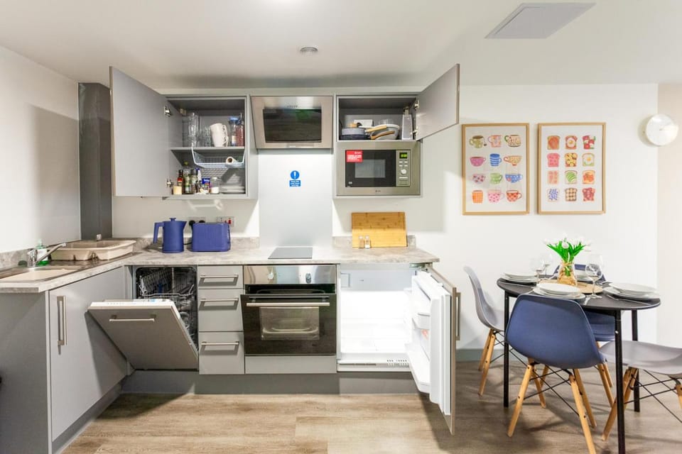 Coffee/tea facilities, Kitchen or kitchenette, Dining area, dishwasher, oven, toaster