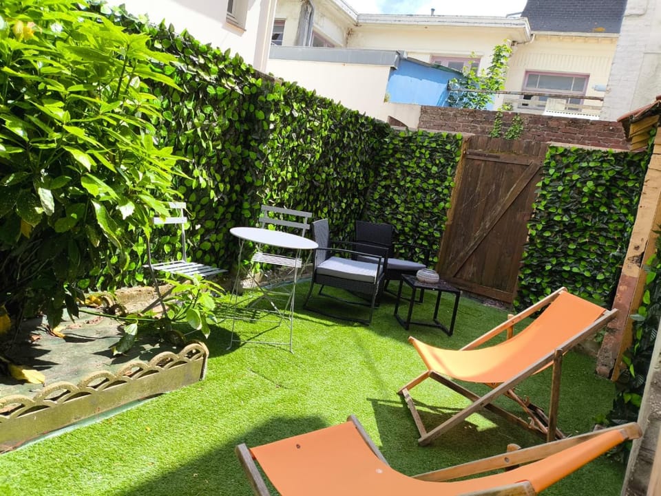 ++++ CENTRAL STUDIO RENOVE 200 m plage et 300 m de la rue piétonne ++++ Apartment in Berck