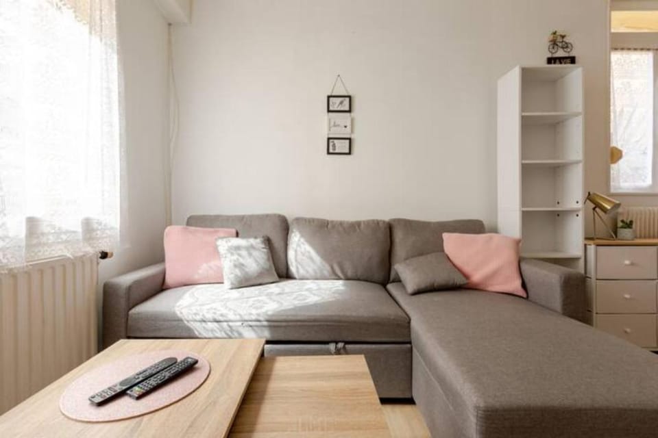 ++++ CENTRAL STUDIO RENOVE 200 m plage et 300 m de la rue piétonne ++++ Apartment in Berck