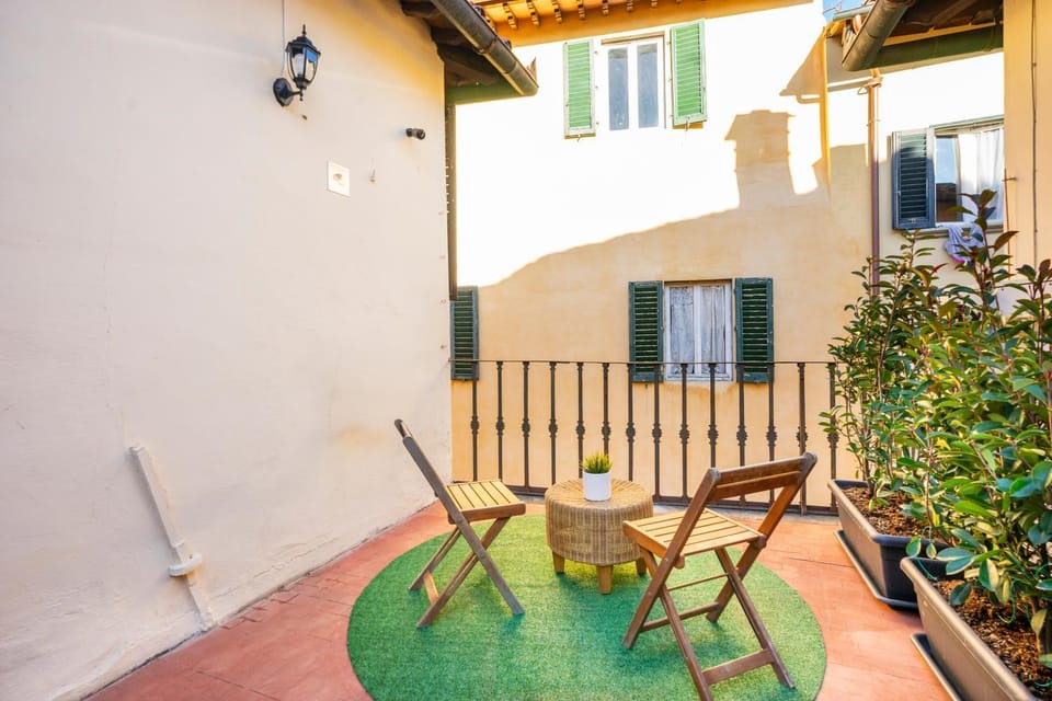 Property building, Patio, Garden, Balcony/Terrace, Balcony/Terrace, Dining area, Garden view