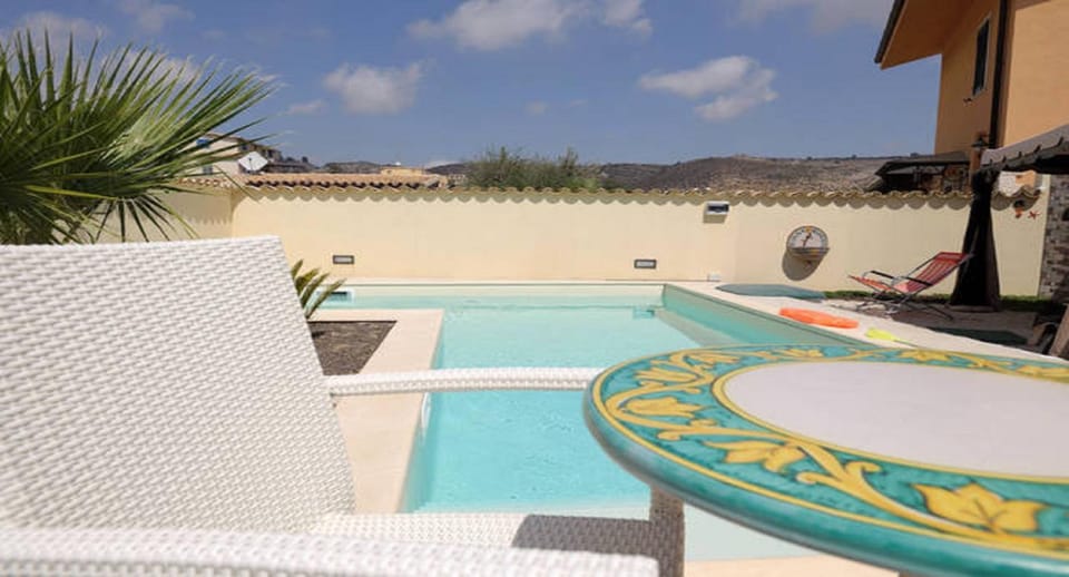 Swimming pool, Swimming pool