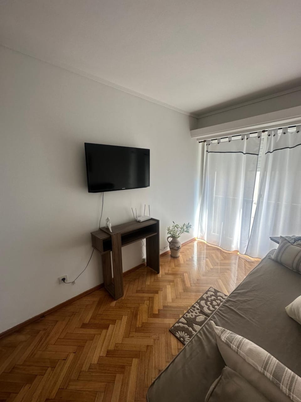 Bed, TV and multimedia, Living room, Seating area