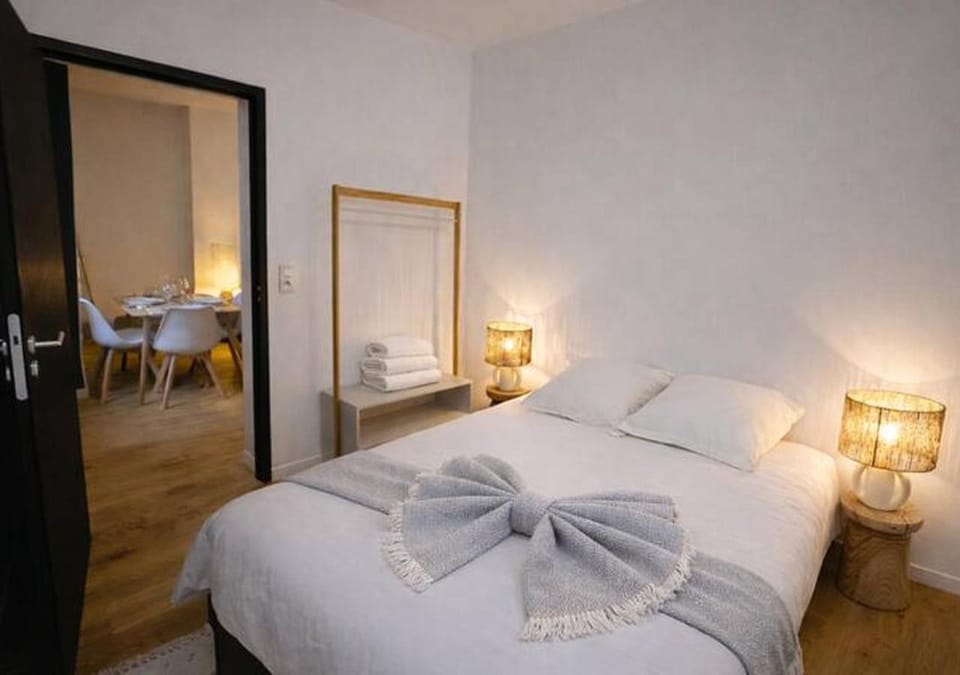 Bed, Photo of the whole room, Bedroom, towels, wardrobe