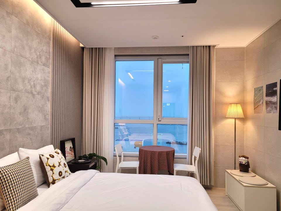 View (from property/room), Photo of the whole room, Bedroom