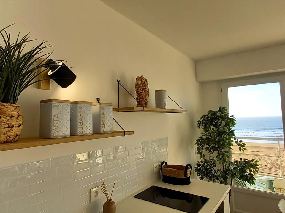 Superbe studio avec alcôve rénové près de la mer - FR-1-323-475 Apartment in Saint-Jean-de-Monts