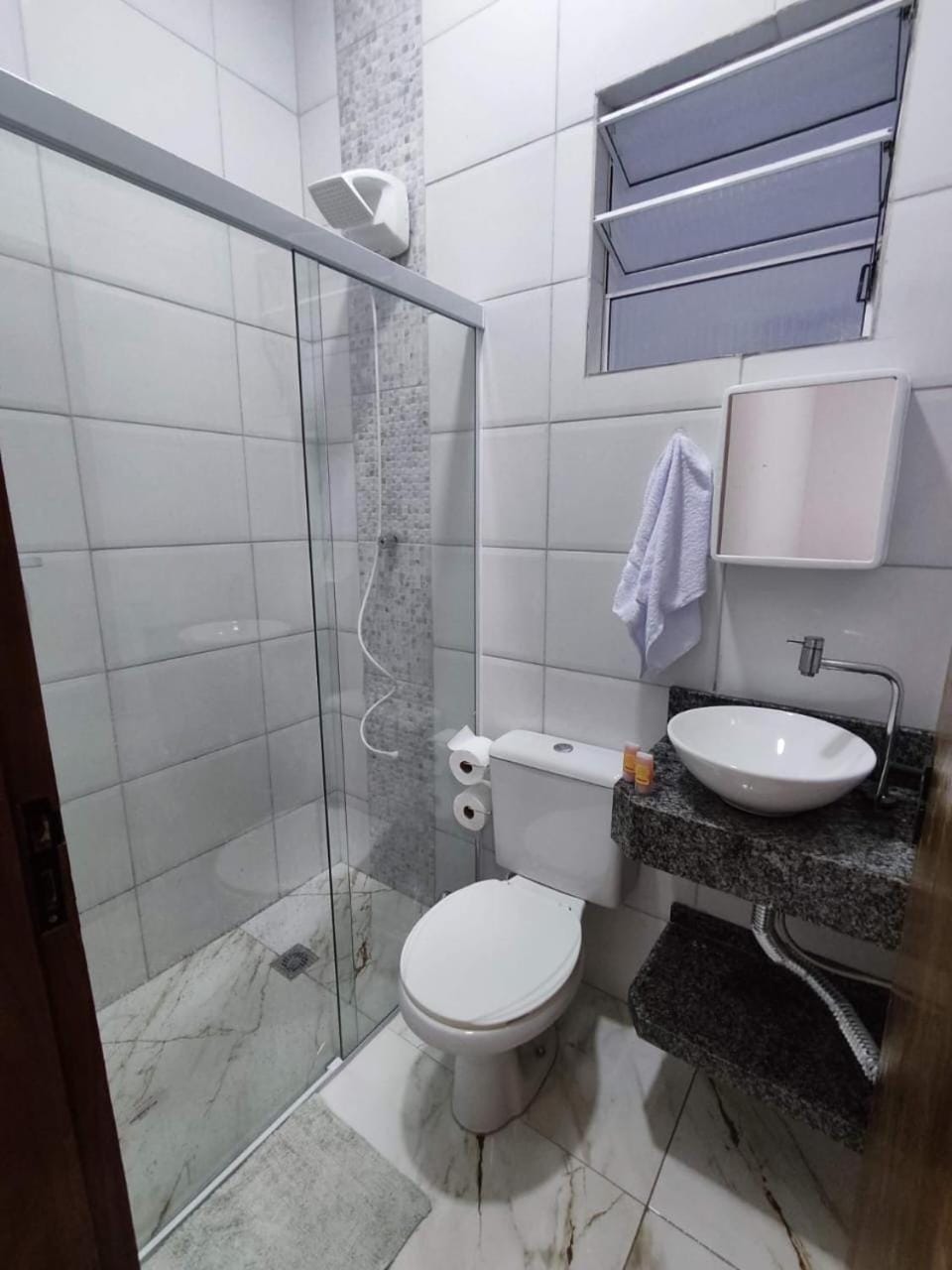 Shower, Toilet, Bathroom, towels