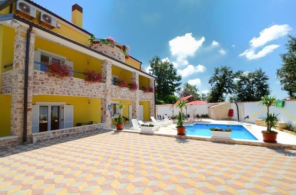 Property building, Swimming pool