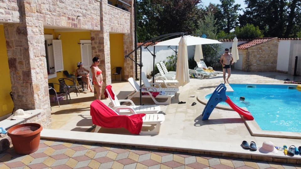 Pool view, Swimming pool, group of guests