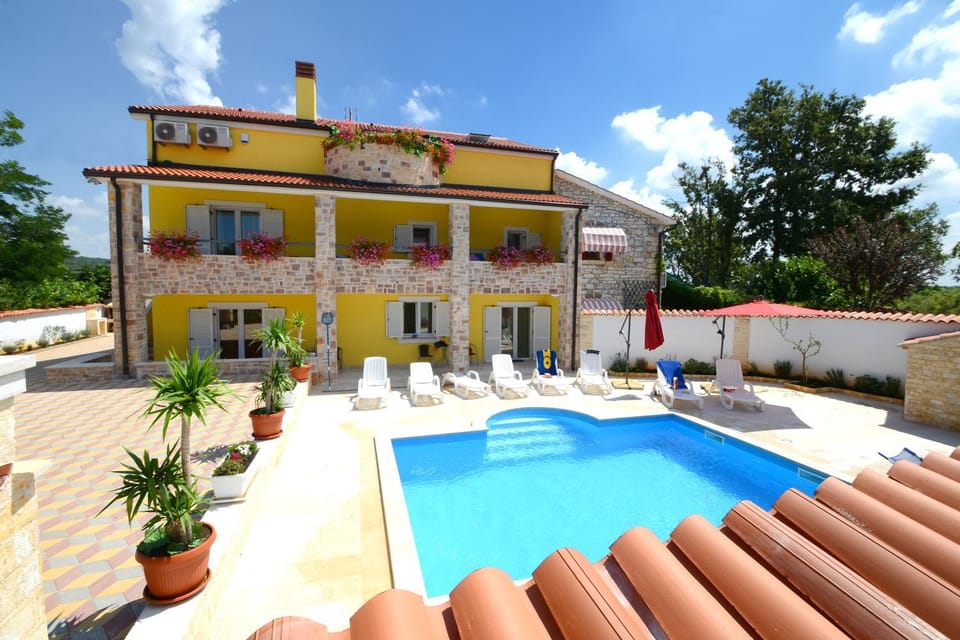 Property building, Day, Pool view, Swimming pool