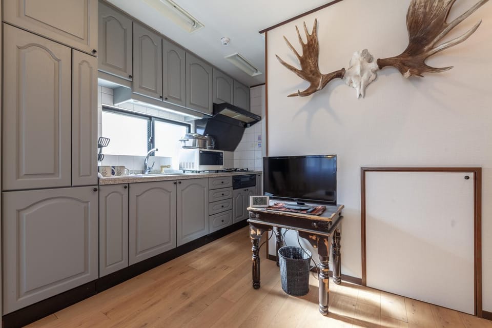 TV and multimedia, Kitchen or kitchenette, minibar, stove