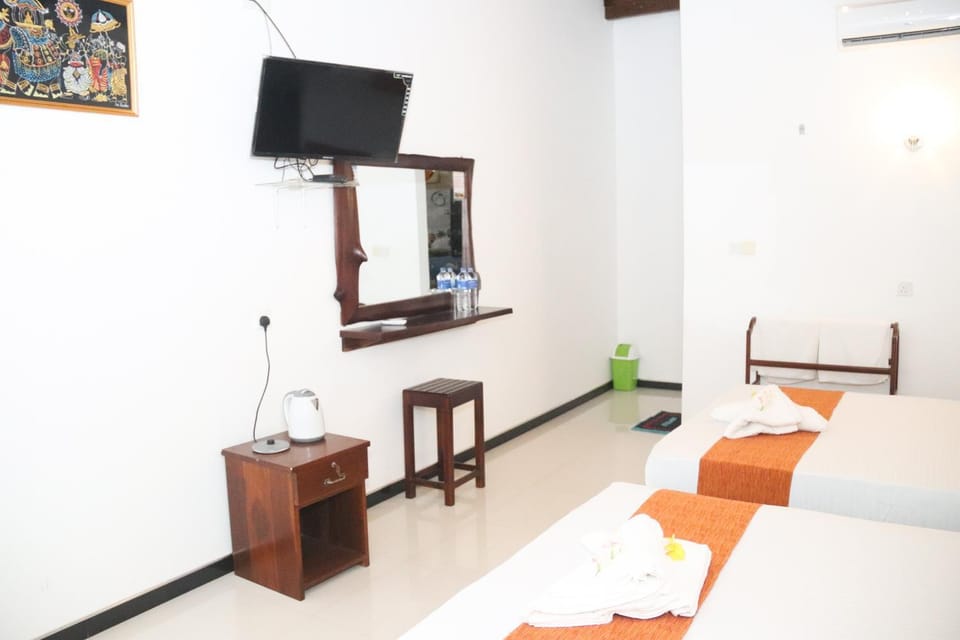 Communal lounge/ TV room, Bed, TV and multimedia, Photo of the whole room, Evening entertainment, Bedroom, air conditioner