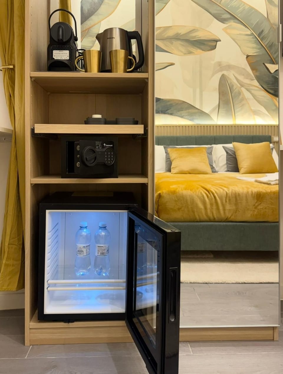 Coffee/tea facilities, Bedroom, minibar