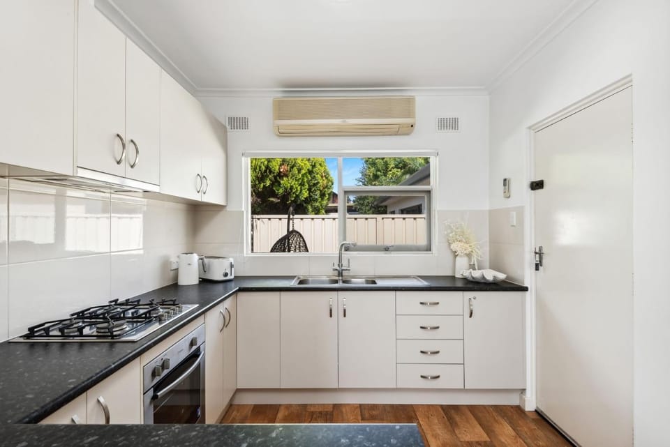 Belle Escapes - Broadway by The Beach Apartment in Adelaide